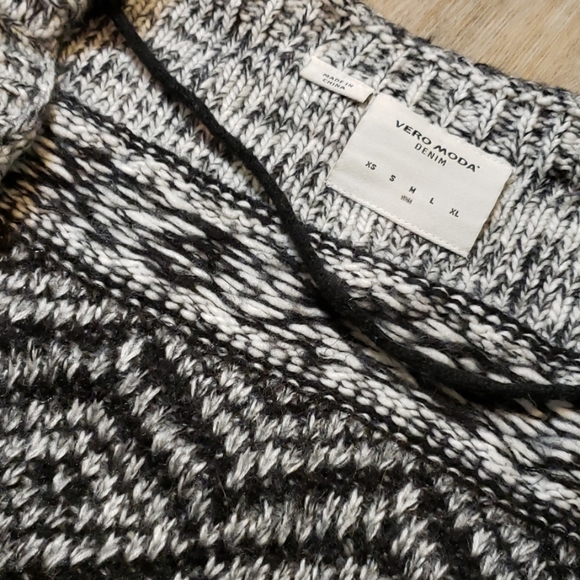 Black and white cozy knit cardigan - Picture 4 of 7